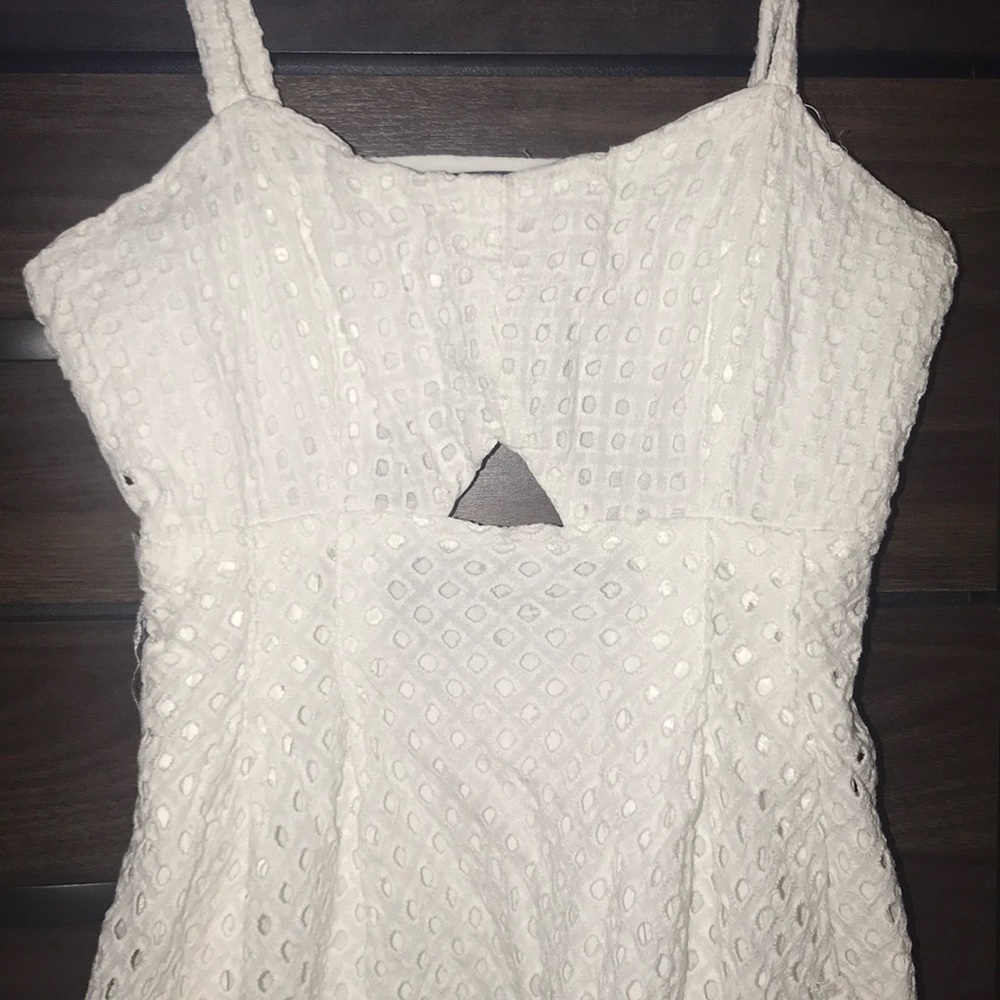 White eyelet dress - Picture 2 of 4